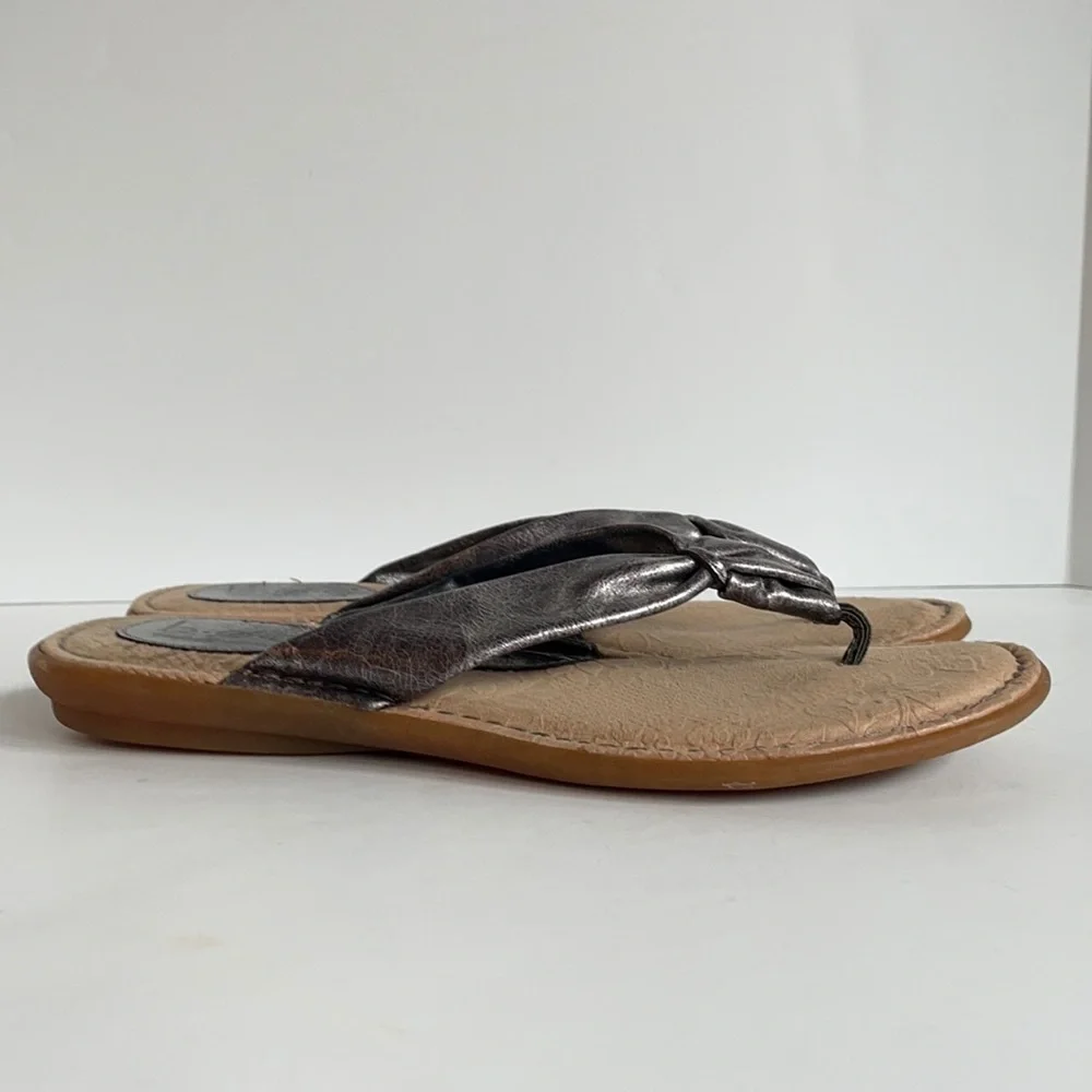 b.o.c. Born Concepts metallic leather cushioned footbed sandals size 8 - Picture 1 of 7